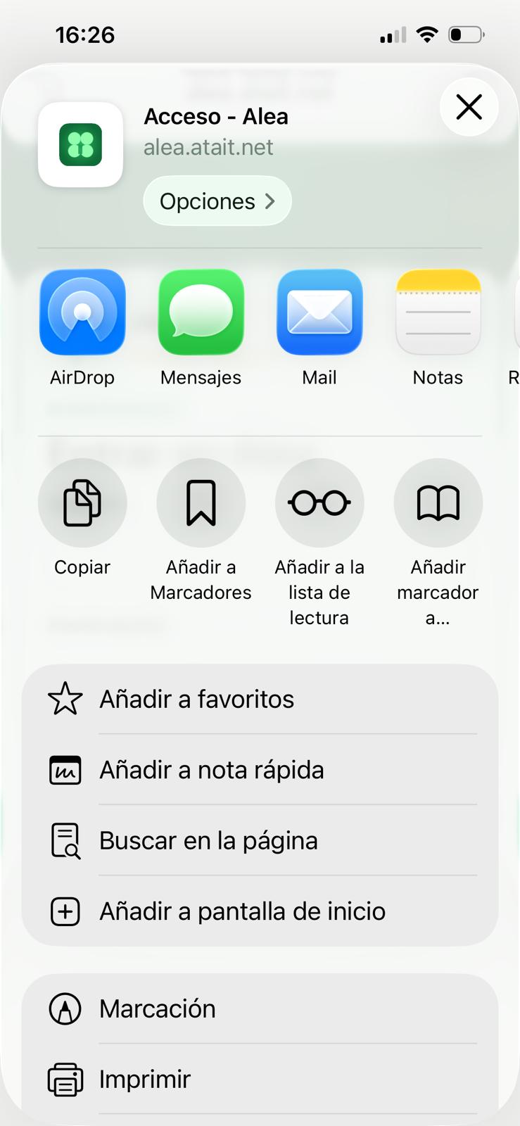 Menú Compartir de Safari con la opción Añadir a pantalla de inicio